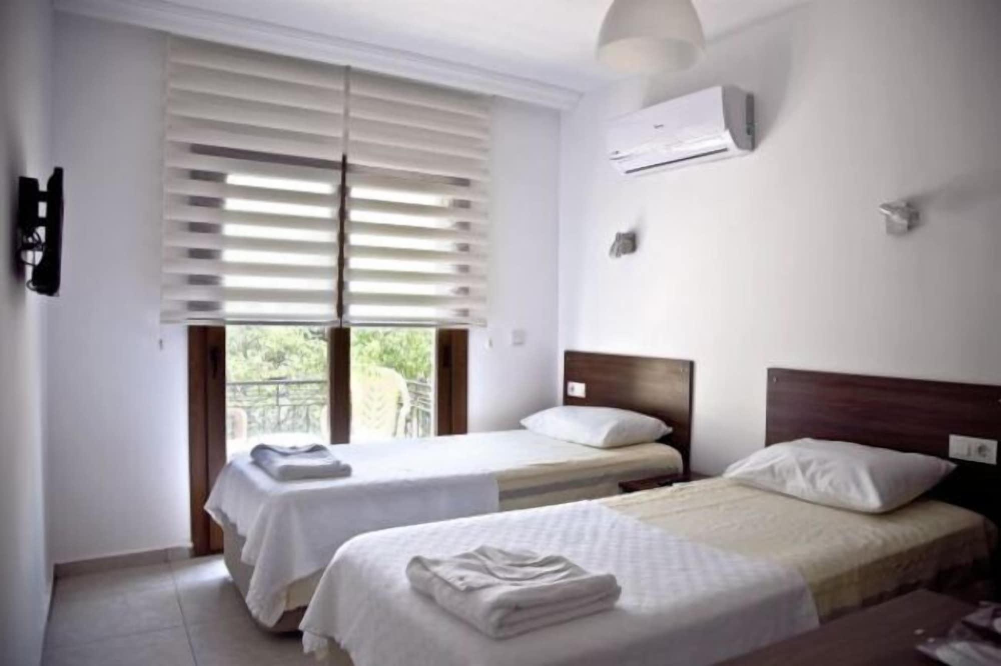 ชาฮิน โมเทล แอนด์ เรสเตอรองต์ Hotel Yaliciftlik ภายนอก รูปภาพ
