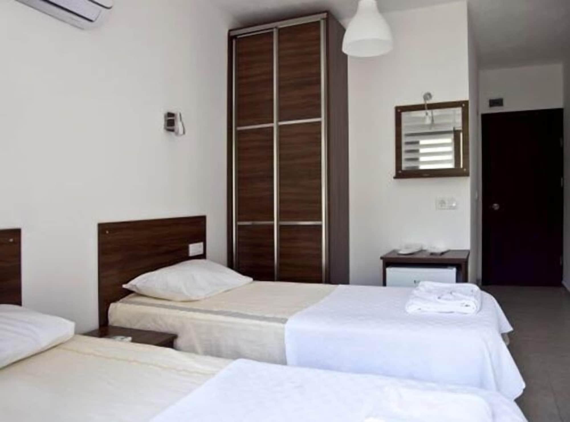 ชาฮิน โมเทล แอนด์ เรสเตอรองต์ Hotel Yaliciftlik ภายนอก รูปภาพ