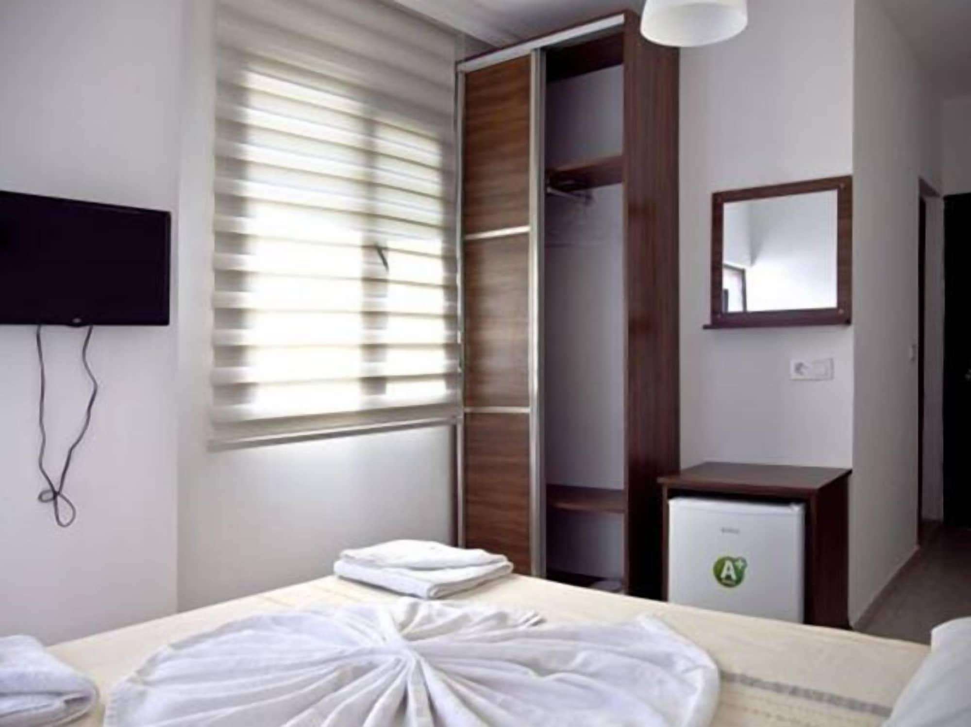 ชาฮิน โมเทล แอนด์ เรสเตอรองต์ Hotel Yaliciftlik ภายนอก รูปภาพ